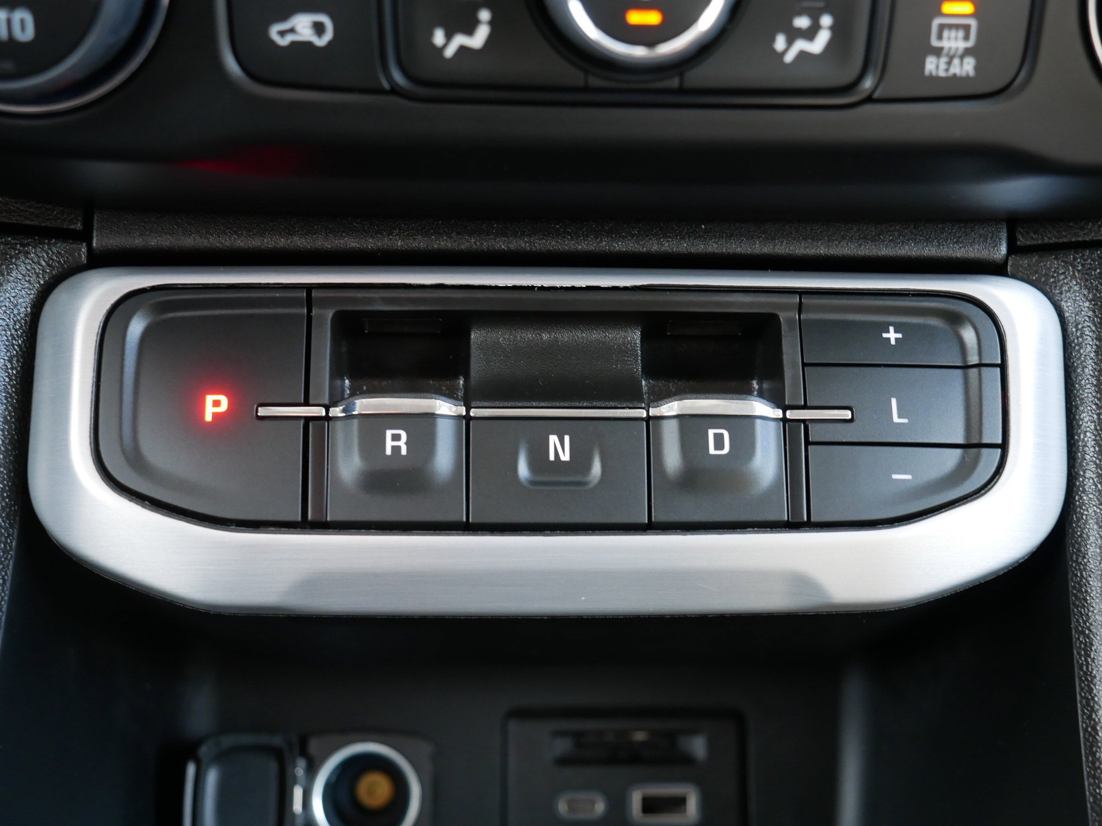 Used 2023 GMC Acadia SLE w/ Driver Convenience Package image 24