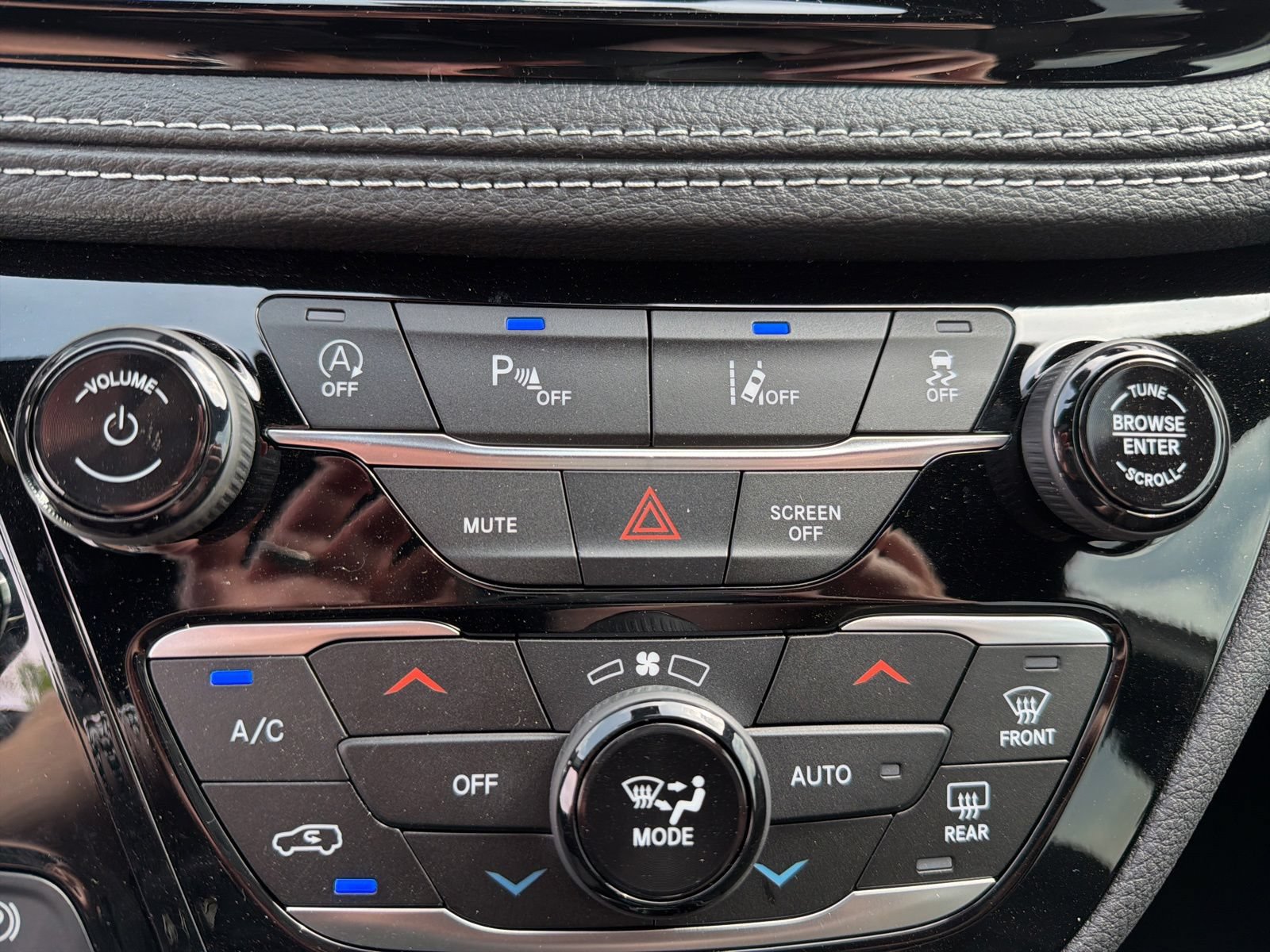 New 2027 Chrysler Pacifica Limited FWD image 19