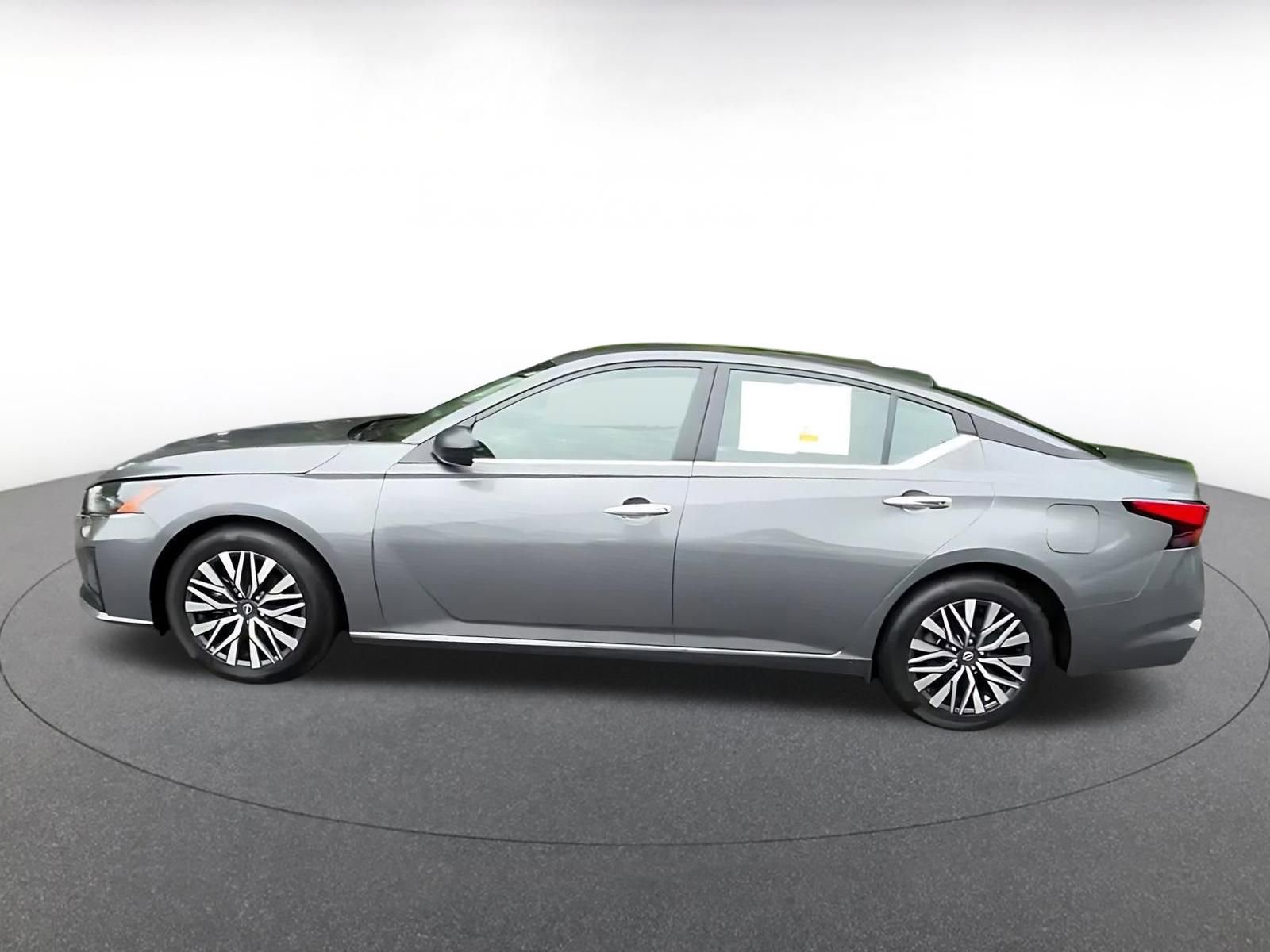 Used 2025 Nissan Altima 2.5 SV FWD image 8