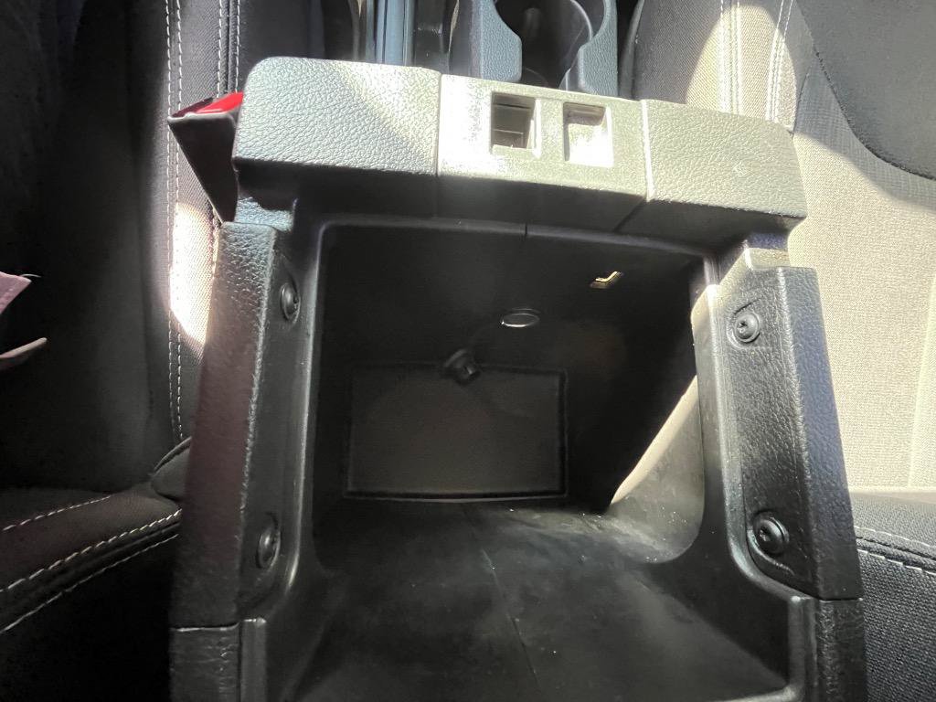 Used 2015 Jeep Wrangler Unlimited Sahara w/ Connectivity Group AWD/4WD image 28