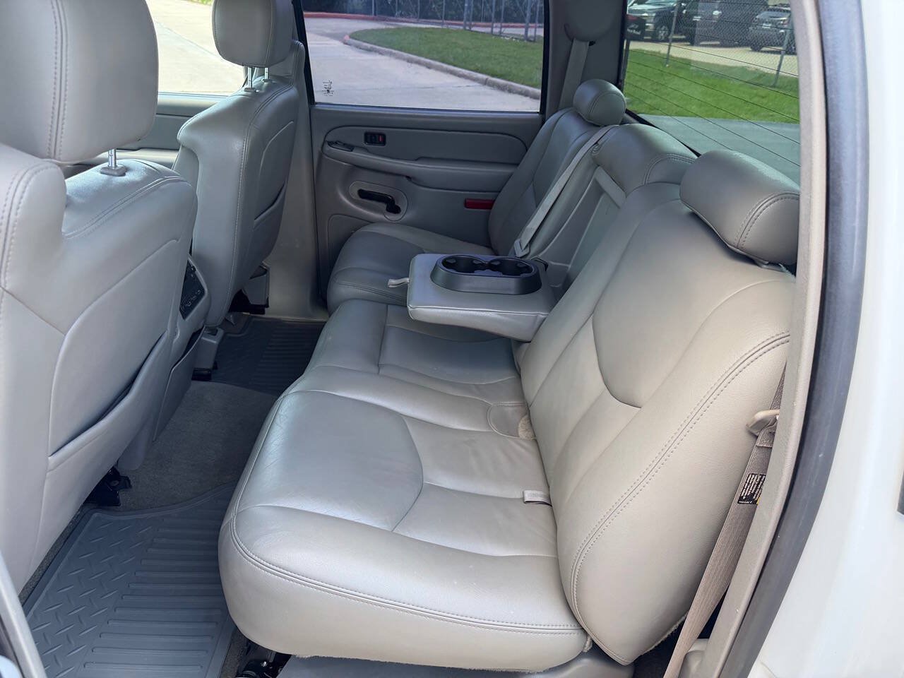 Used 2006 Chevrolet Silverado 2500 LT w/ Onstar Plus Package AWD/4WD image 32