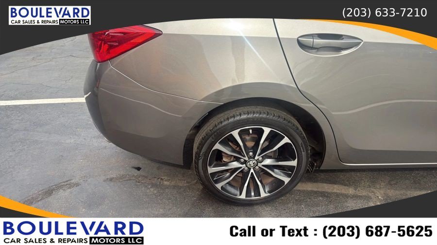 Used 2018 Toyota Corolla SE w/ SE Premium Package FWD image 11