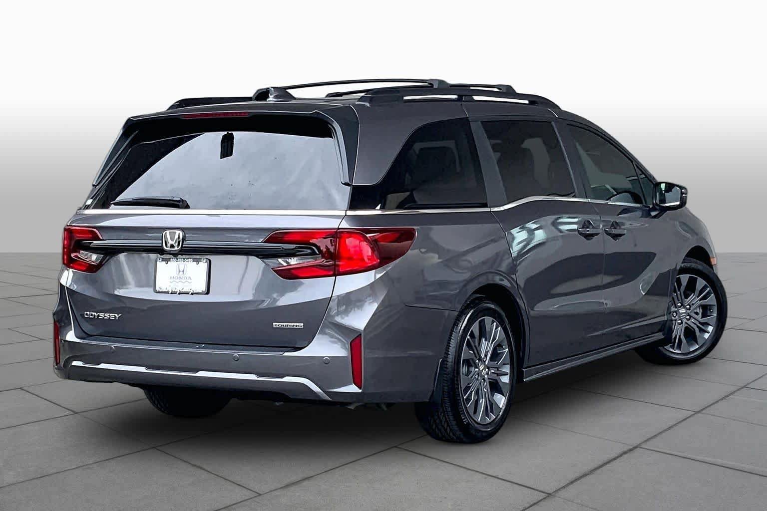 Used 2025 Honda Odyssey Touring image 13