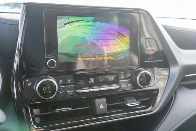 Used 2024 Toyota Highlander XLE image 33