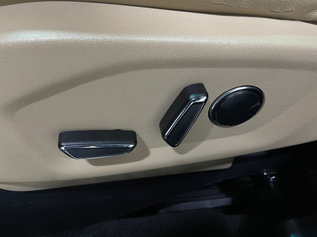 Used 2016 Ford Explorer XLT w/ Equipment Group 202A image 18