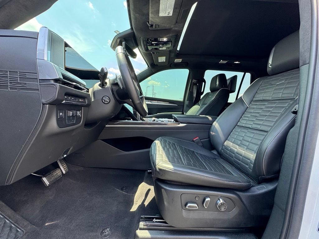 Certified 2025 Cadillac Escalade V w/ LPO, Floor Liner Package AWD/4WD image 24