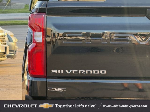 Used 2025 Chevrolet Silverado 1500 LTZ AWD/4WD image 9
