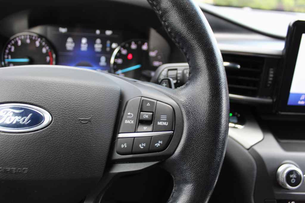Used 2020 Ford Explorer XLT w/ Equipment Group 202A AWD/4WD image 18