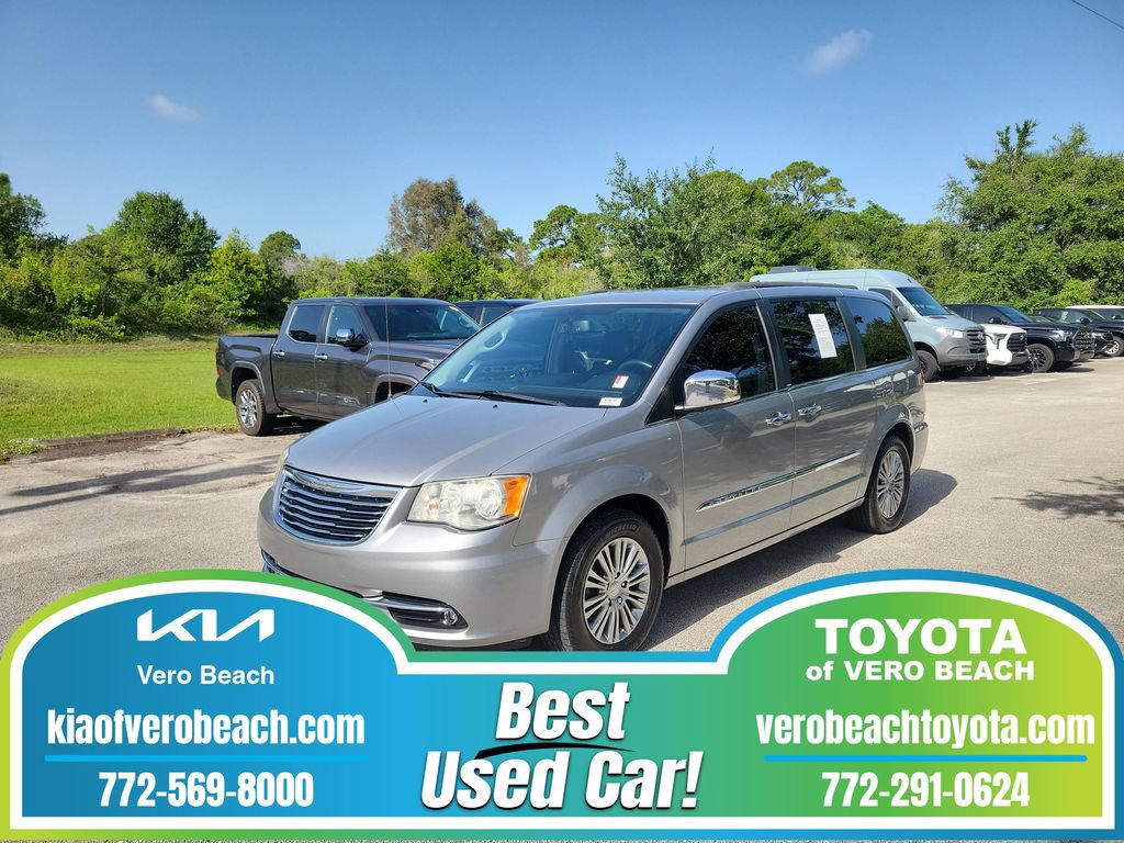 Used 2013 Chrysler Town & Country Touring-L w/ Driver Convenience Group FWD image 1