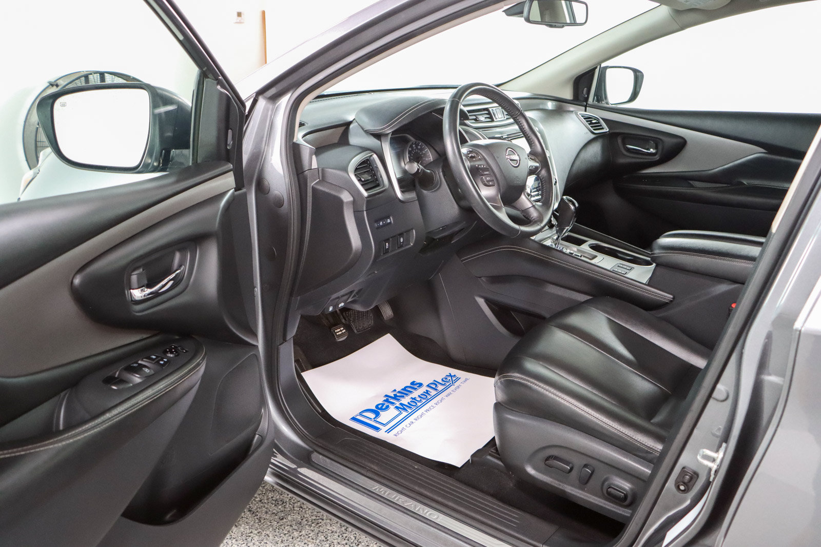 Used 2023 Nissan Murano SV FWD image 3