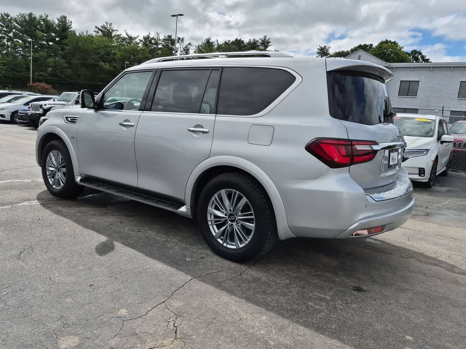 Used 2019 INFINITI QX80 Luxe w/ All-Season Package RWD image 4