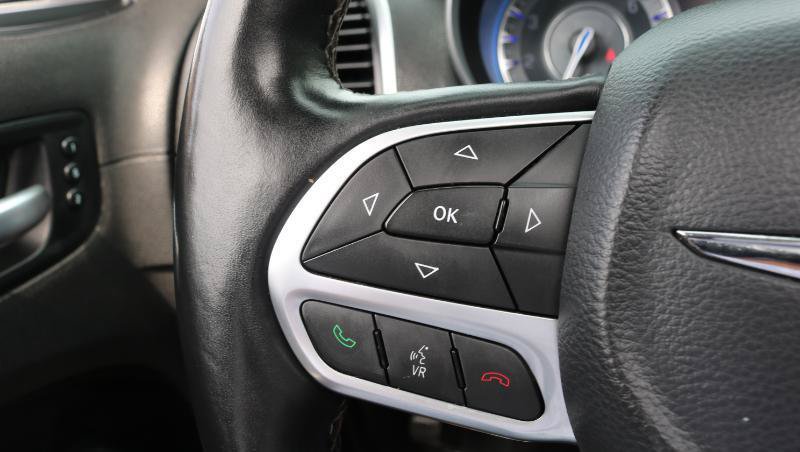 Used 2017 Chrysler 300 C RWD image 9