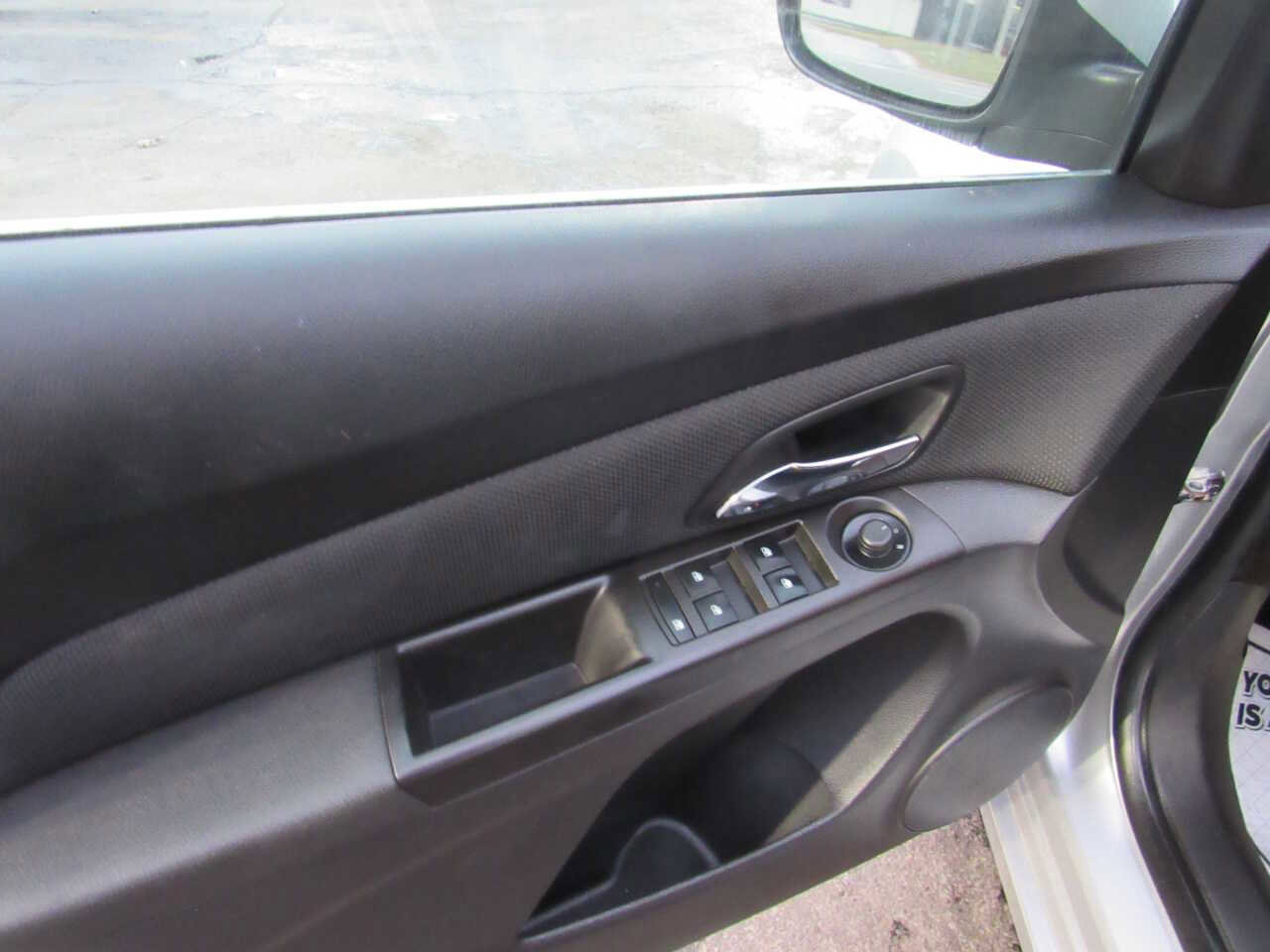 Used 2014 Chevrolet Cruze LT image 9