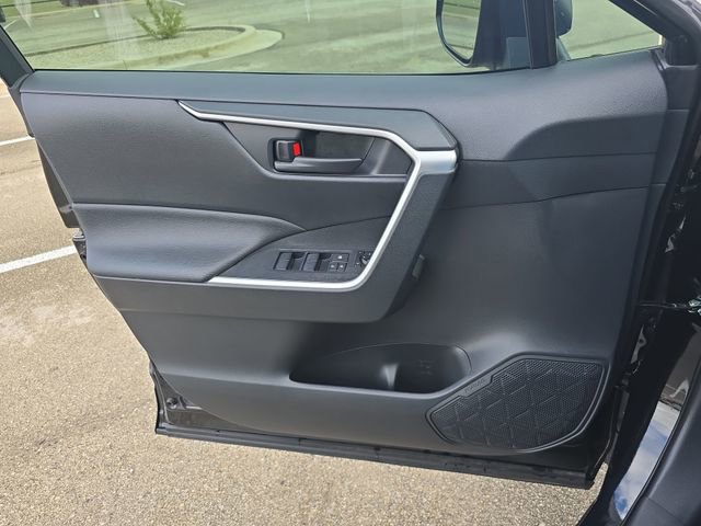 Used 2025 Toyota RAV4 LE image 27