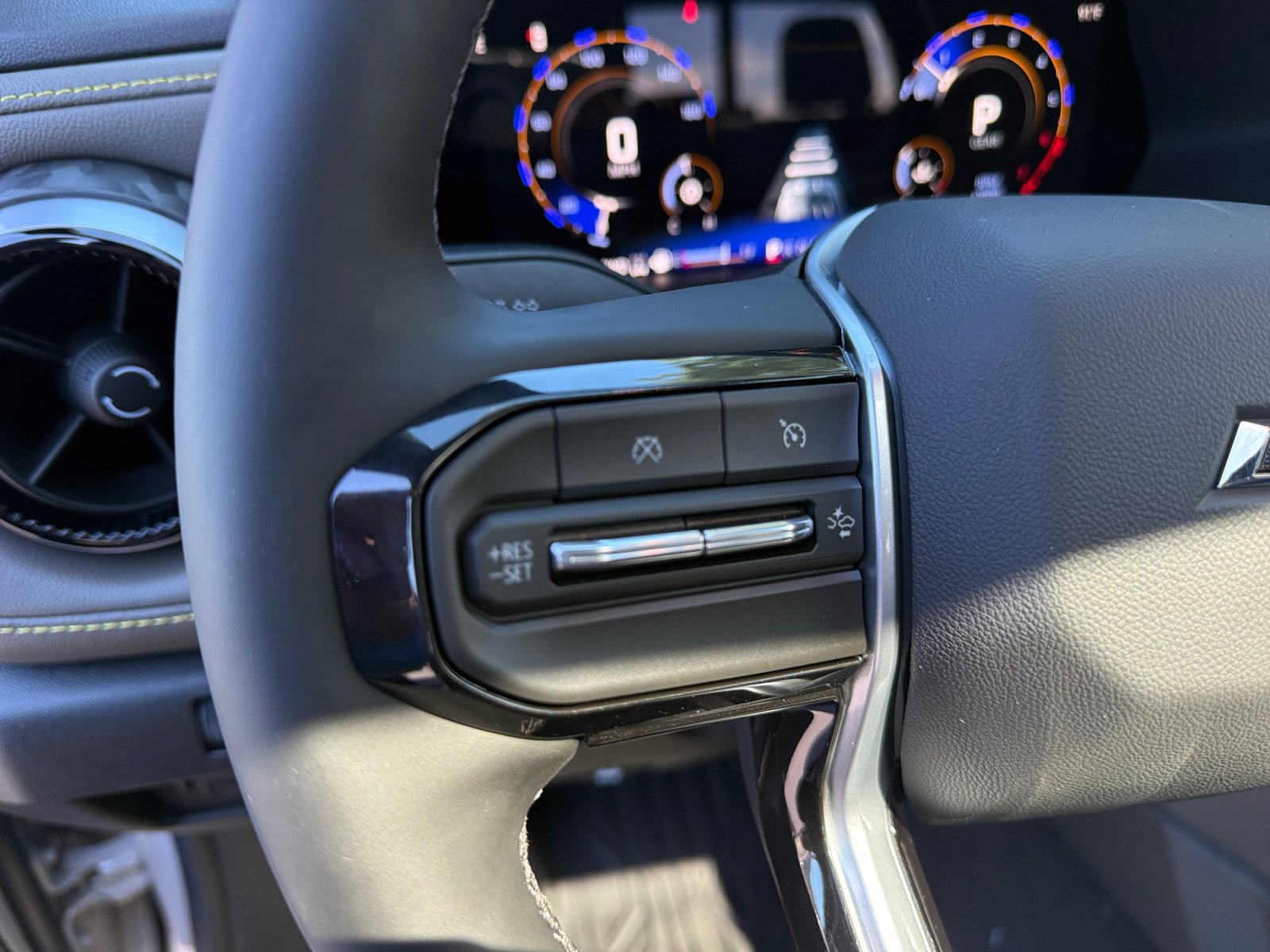 New 2026 Chevrolet Colorado ZR2 w/ Technology Package AWD/4WD image 15