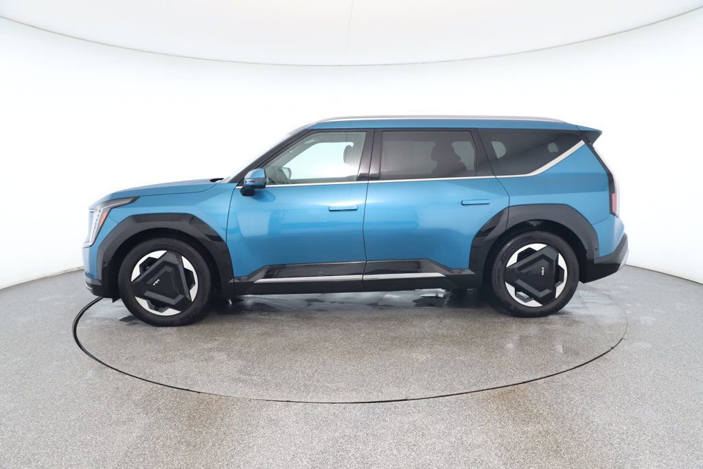 Used 2024 Kia EV9 Land image 2