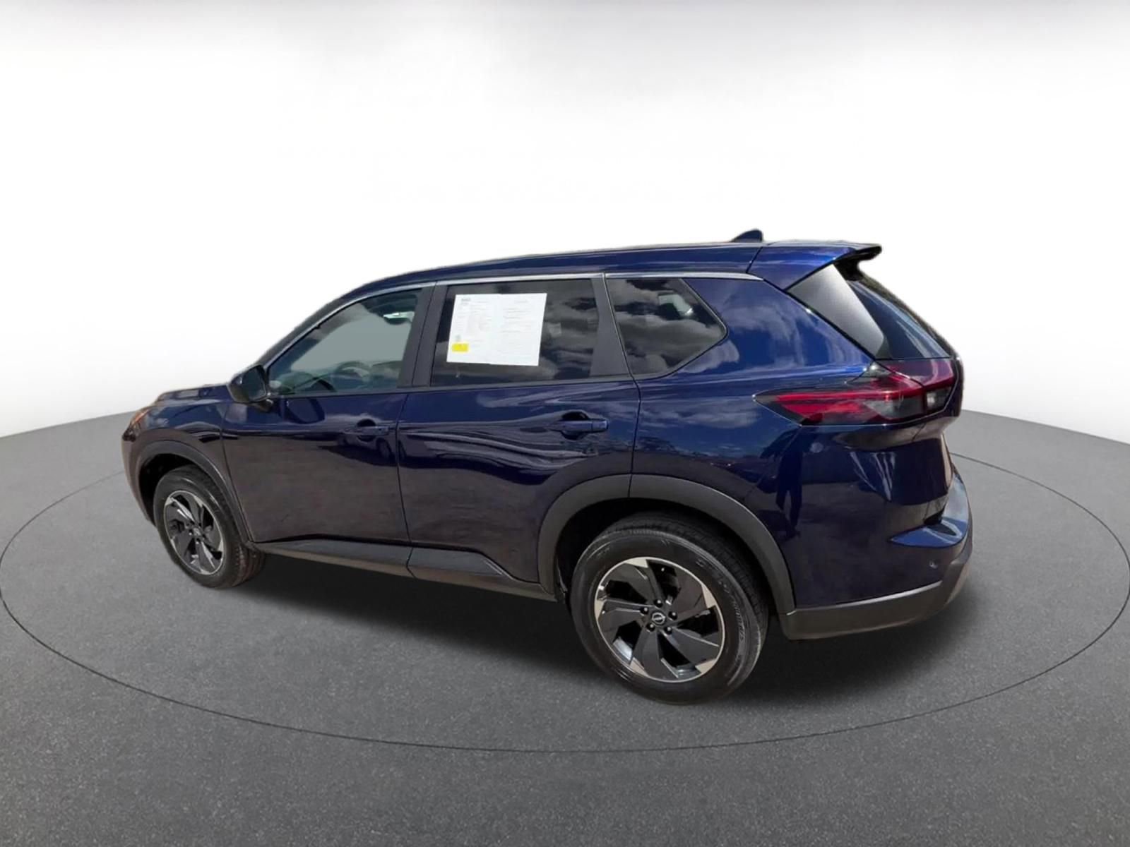 Used 2025 Nissan Rogue SV FWD image 10