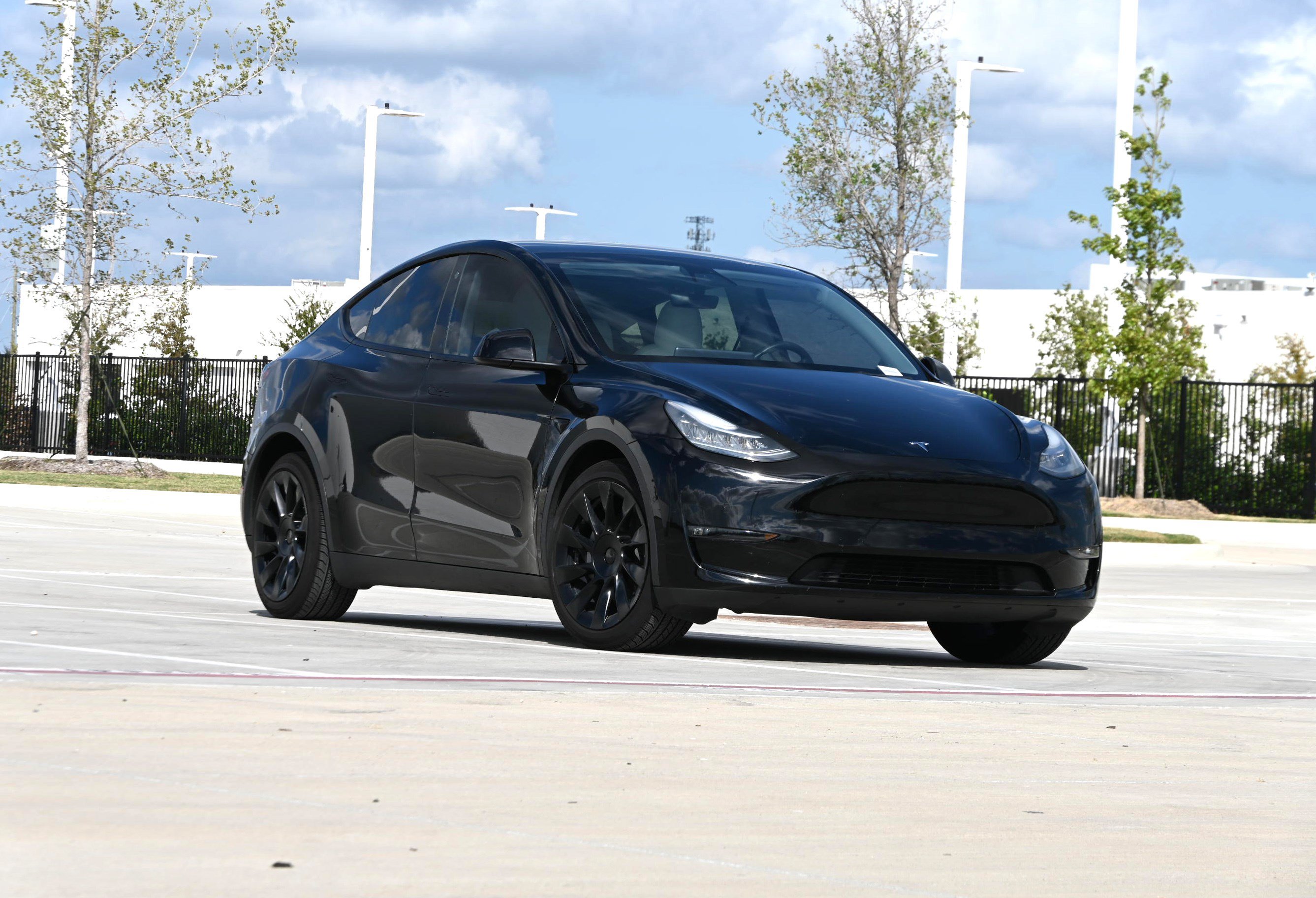 Used 2021 Tesla Model Y Long Range AWD/4WD image 2