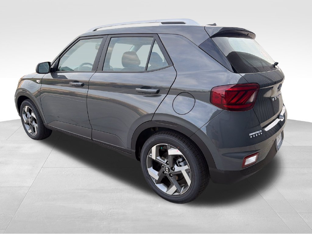 New 2026 Hyundai Venue SEL FWD image 4