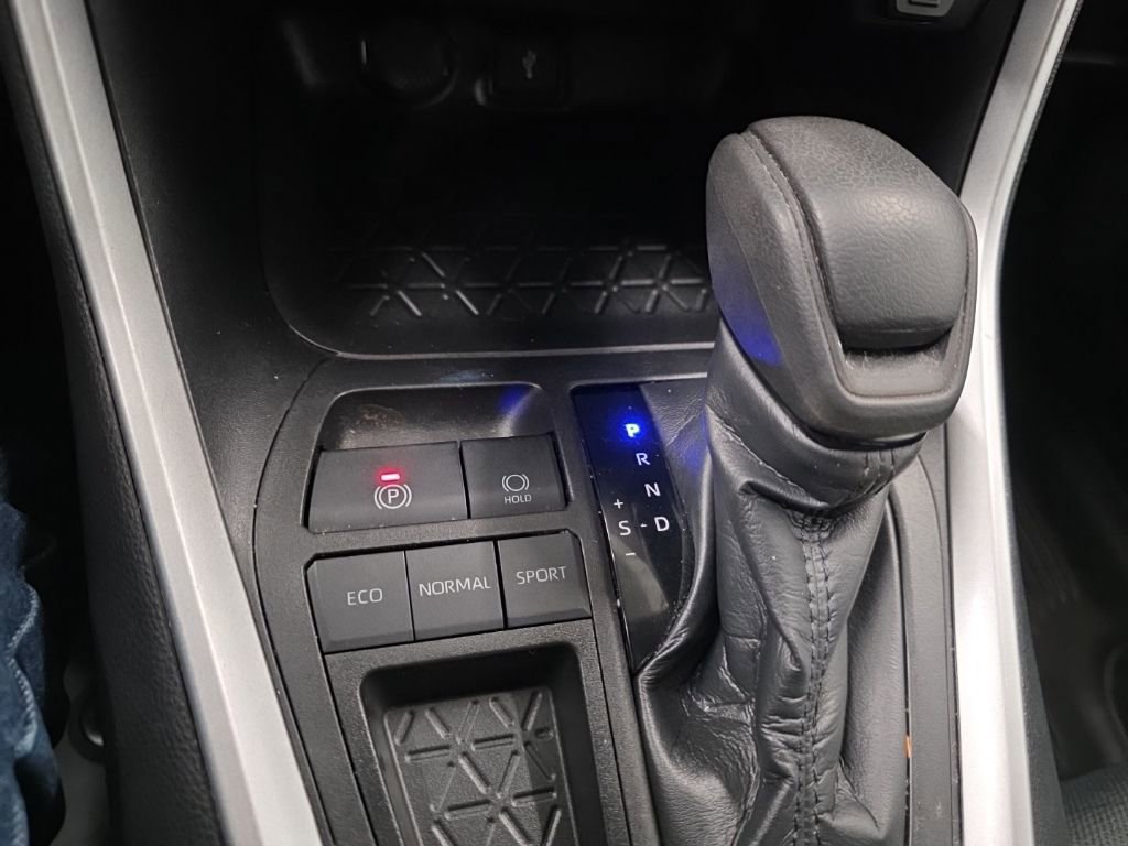 Used 2021 Toyota RAV4 XLE image 18