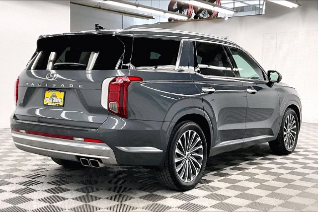 Used 2023 Hyundai Palisade Calligraphy w/ Cargo Package FWD image 13