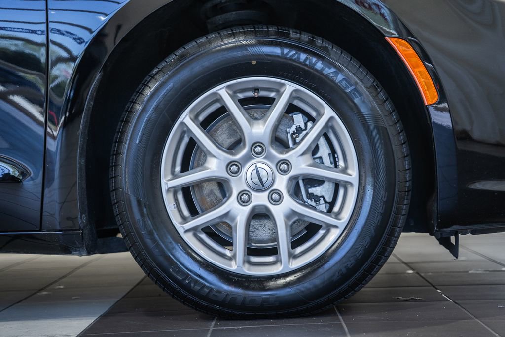 Used 2024 Chrysler Pacifica Touring-L image 21