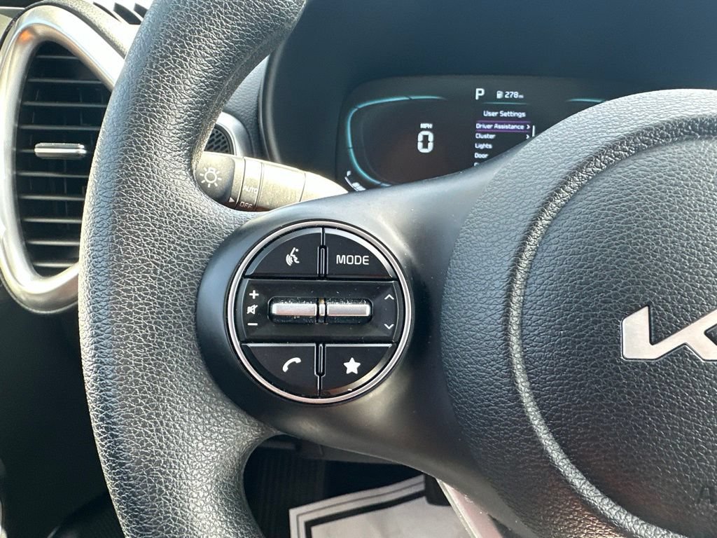 Used 2025 Kia Soul LX w/ LX Technology Package FWD image 12