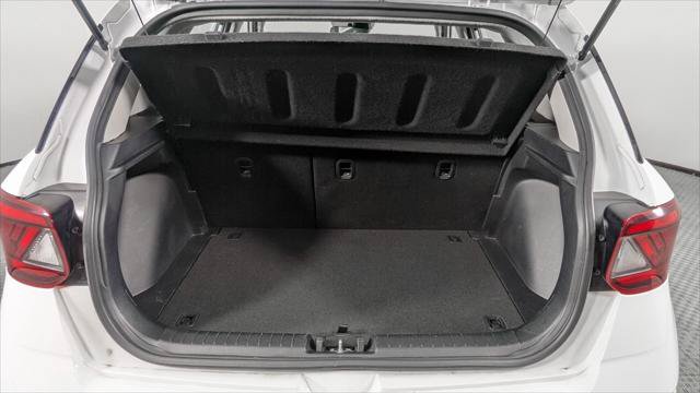 Used 2025 Hyundai Venue SEL FWD image 17