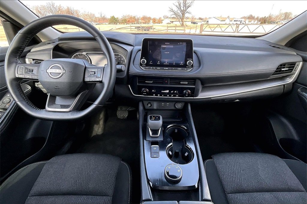 Used 2025 Nissan Rogue SV image 13