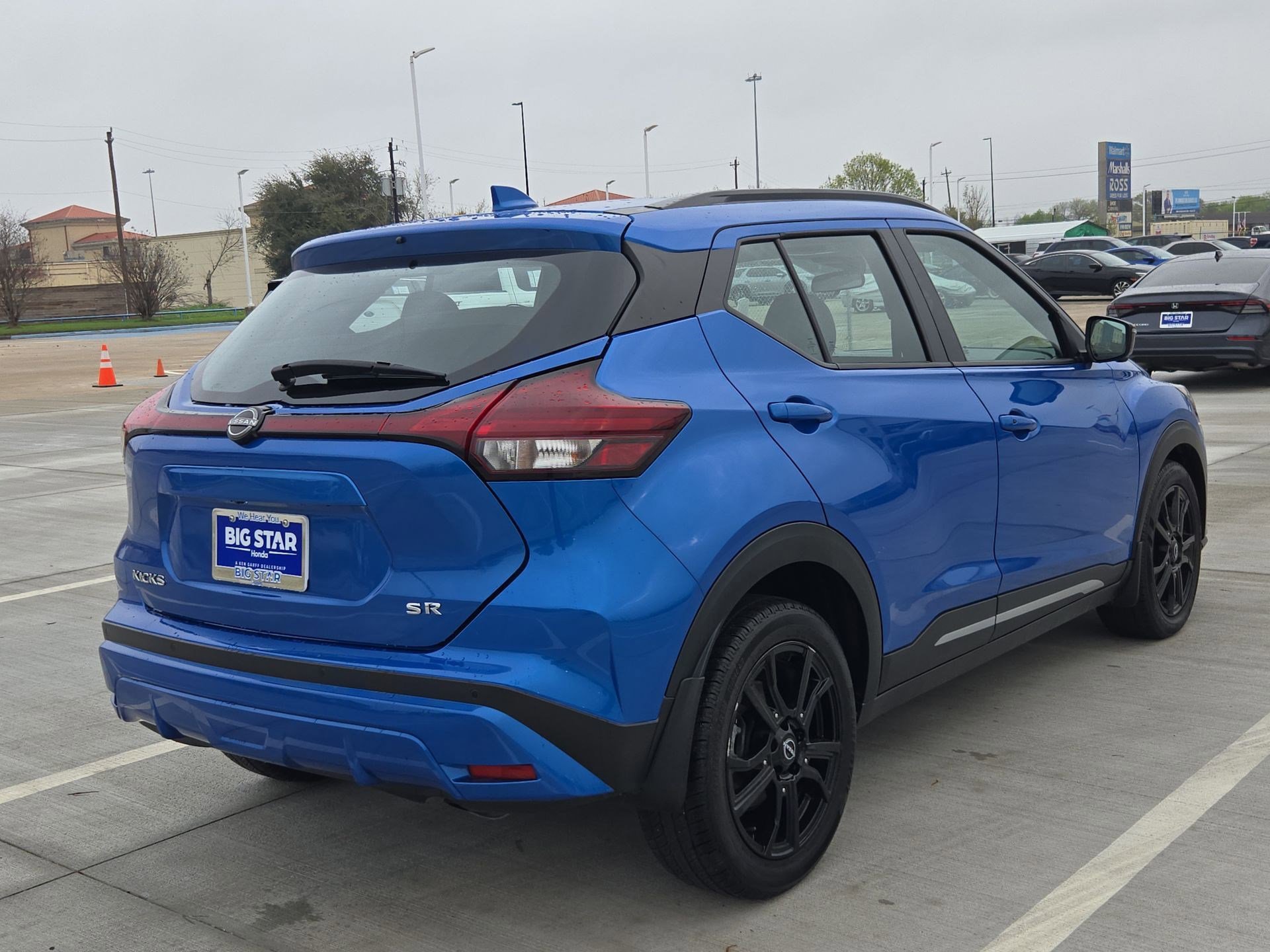 Used 2023 Nissan Kicks SR w/ SR Premium Package image 3