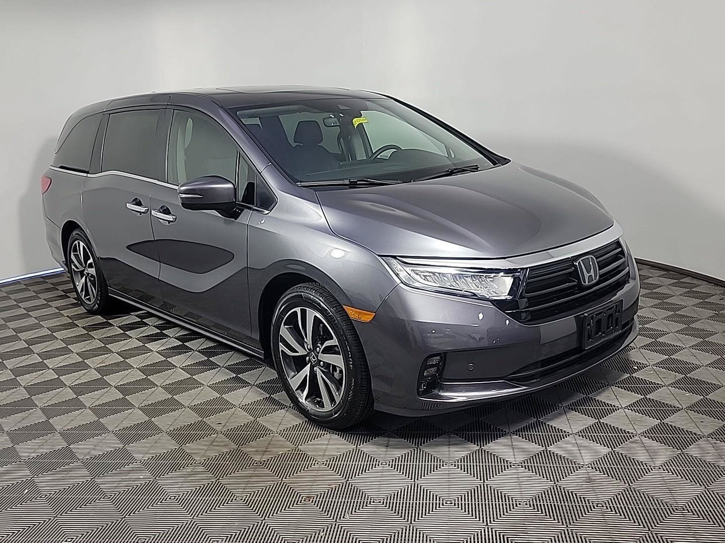 Certified 2024 Honda Odyssey Touring image 1