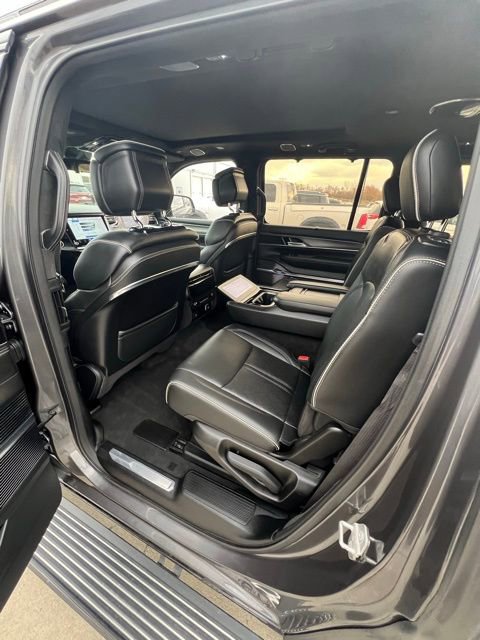 Used 2023 Jeep Grand Wagoneer Series II image 10