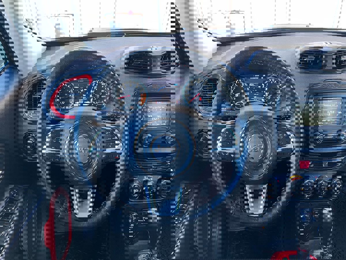 Used 2016 Jeep Renegade Trailhawk w/ Premium Trailhawk Package image 10