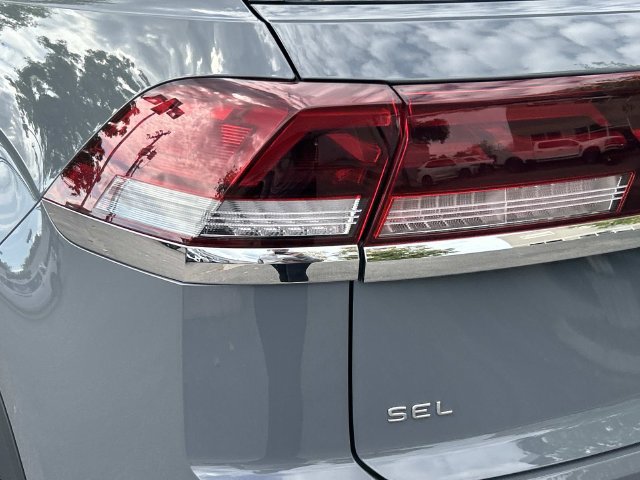 Used 2024 Volkswagen Atlas Cross Sport SEL Premium R-Line AWD/4WD image 12