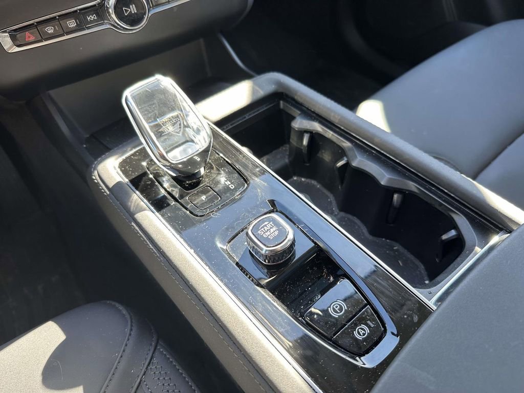 Certified 2025 Volvo XC90 T8 Plus w/ Protection Package Premier AWD/4WD image 6