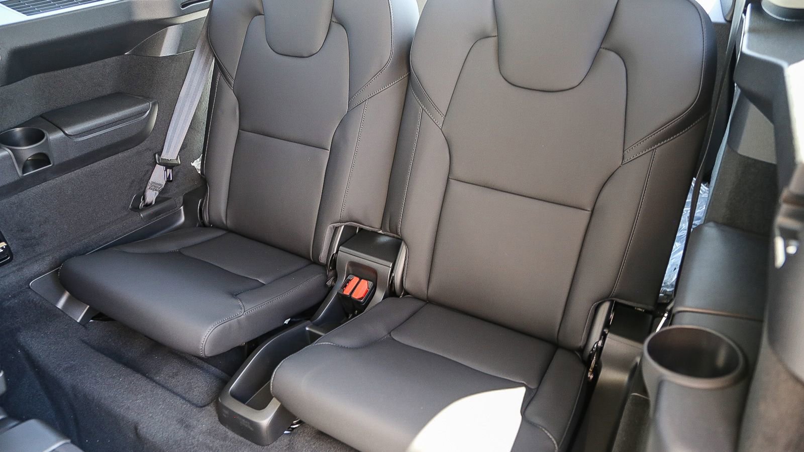 Used 2025 Volvo XC90 T8 Plus w/ Protection Package Premier AWD/4WD image 21