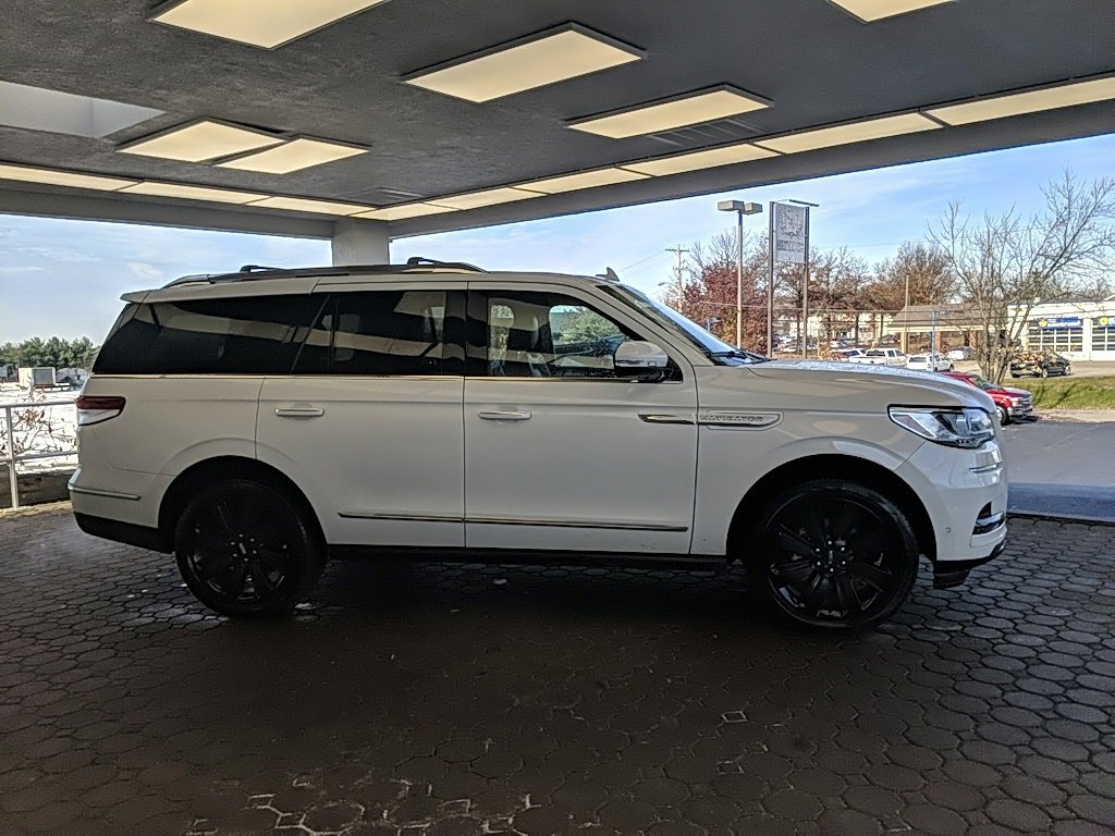 Certified 2023 Lincoln Navigator Reserve image 4
