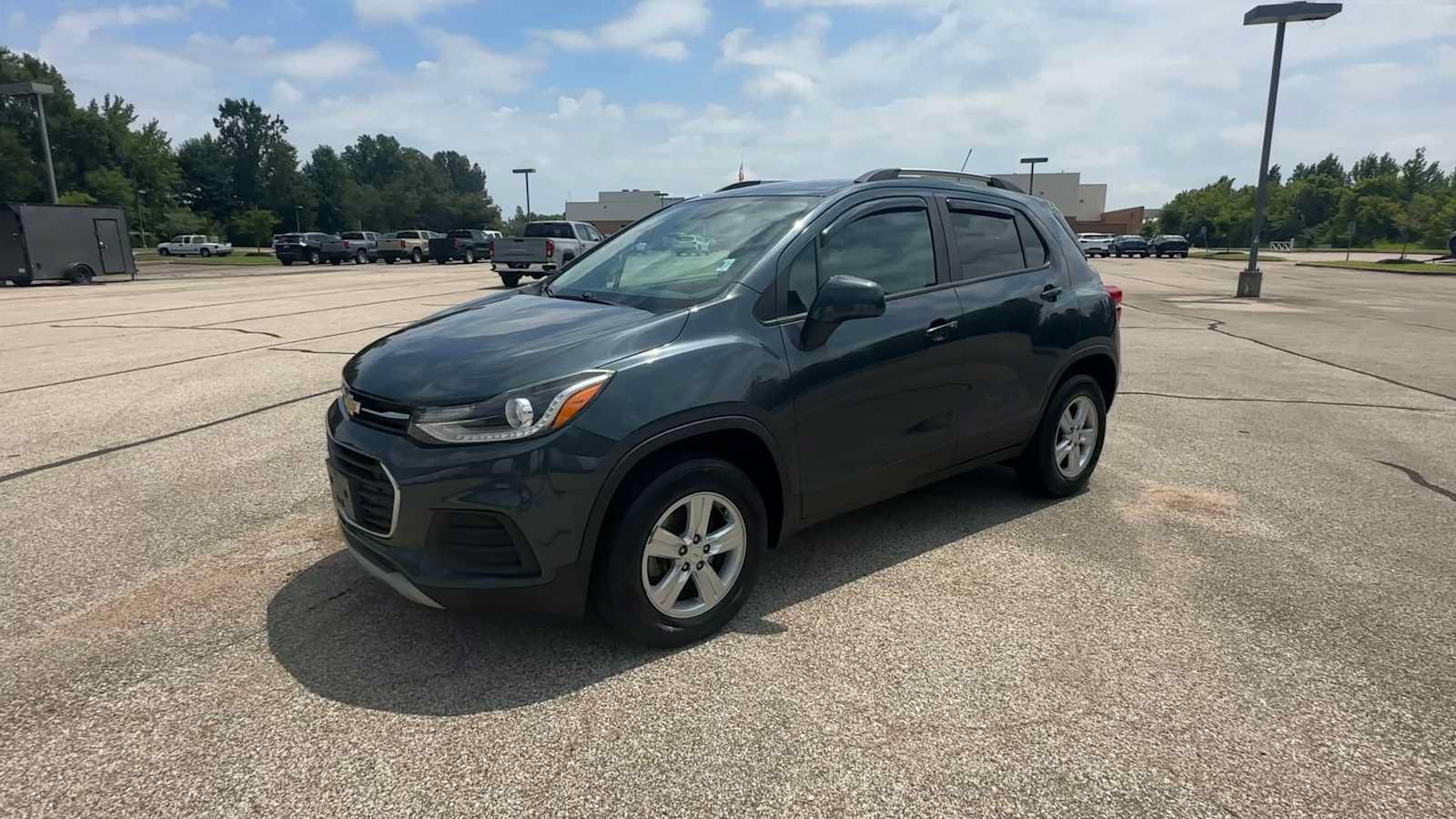 Used 2021 Chevrolet Trax LT w/ Premium Seat Package AWD/4WD image 4