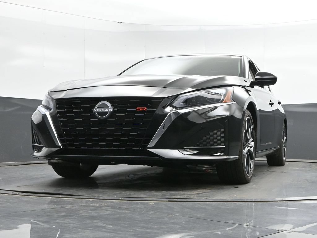 Used 2025 Nissan Altima 2.5 SR w/ SR Premium Package FWD image 43