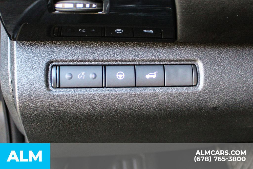 Used 2025 Nissan Pathfinder SV image 34