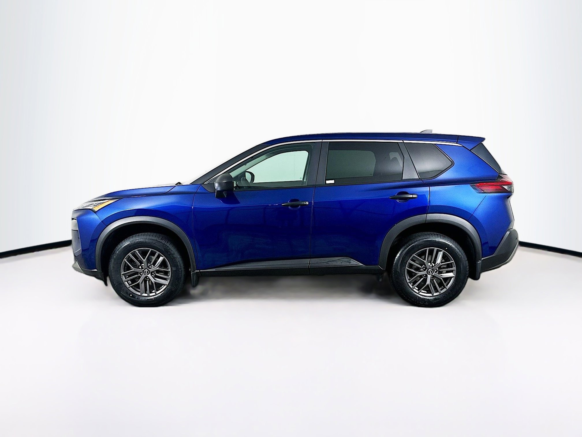 Used 2023 Nissan Rogue S AWD/4WD image 4