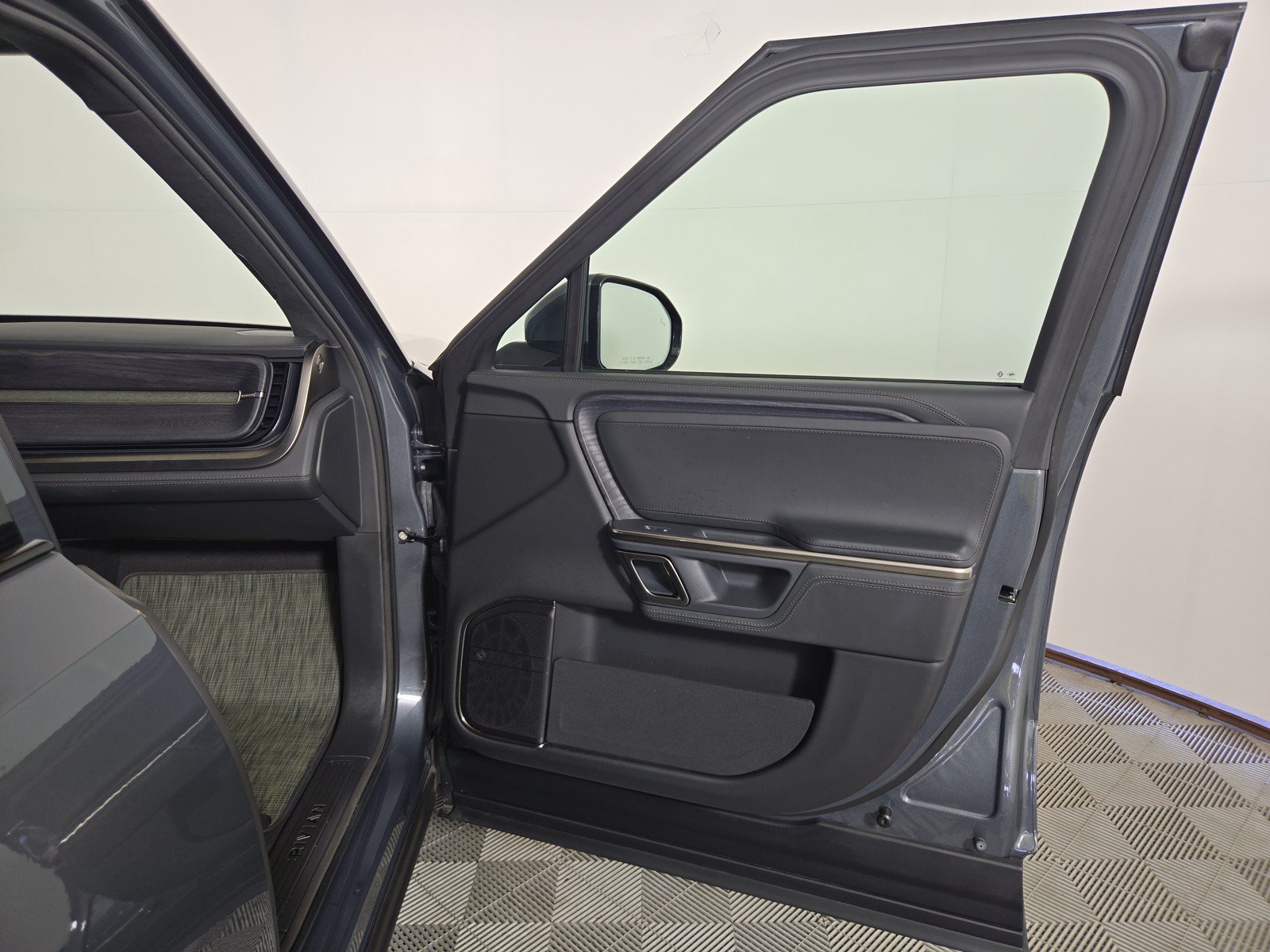 Used 2024 Rivian R1T Adventure AWD/4WD image 18