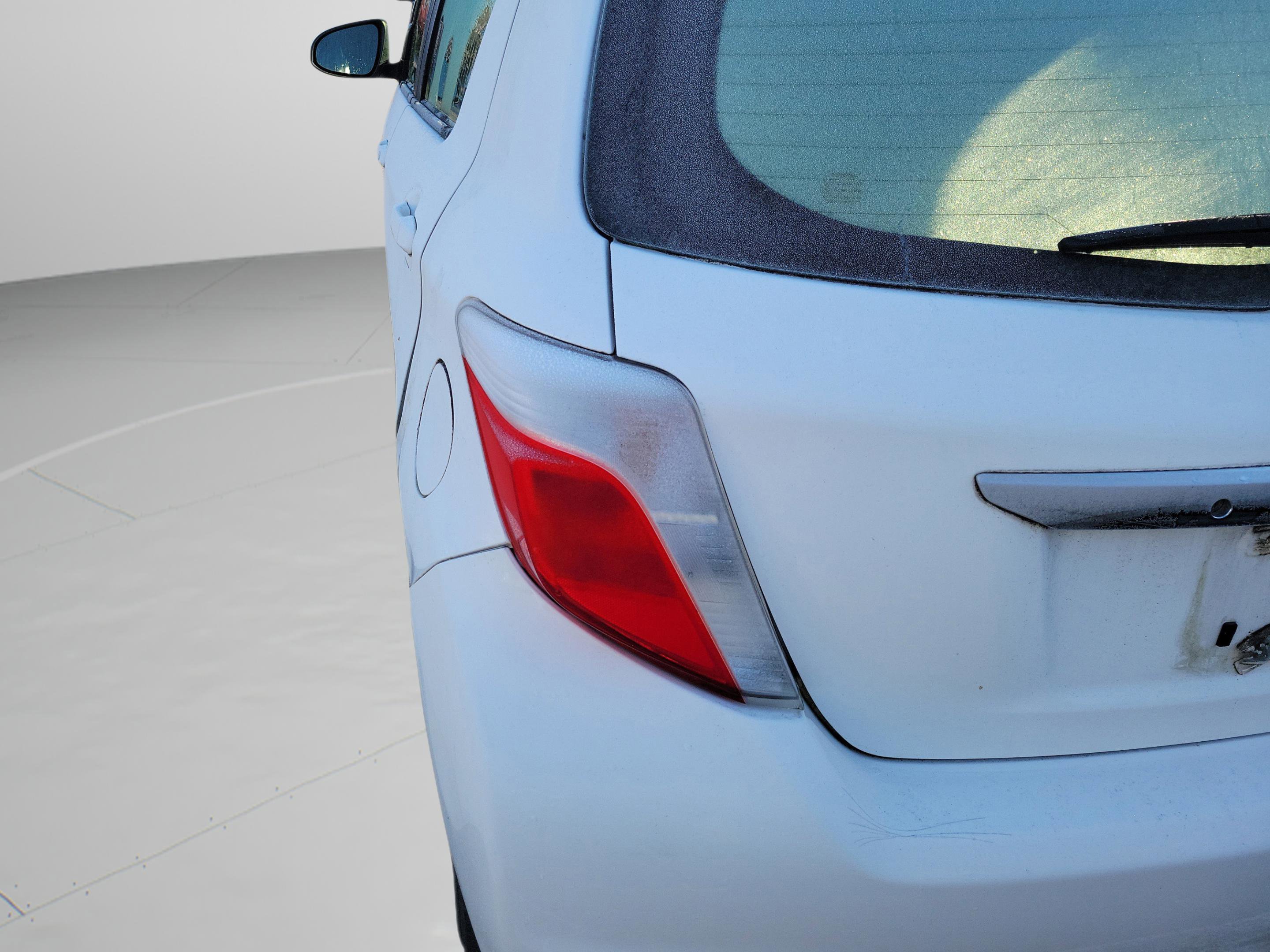 Used 2014 Toyota Yaris L FWD image 17