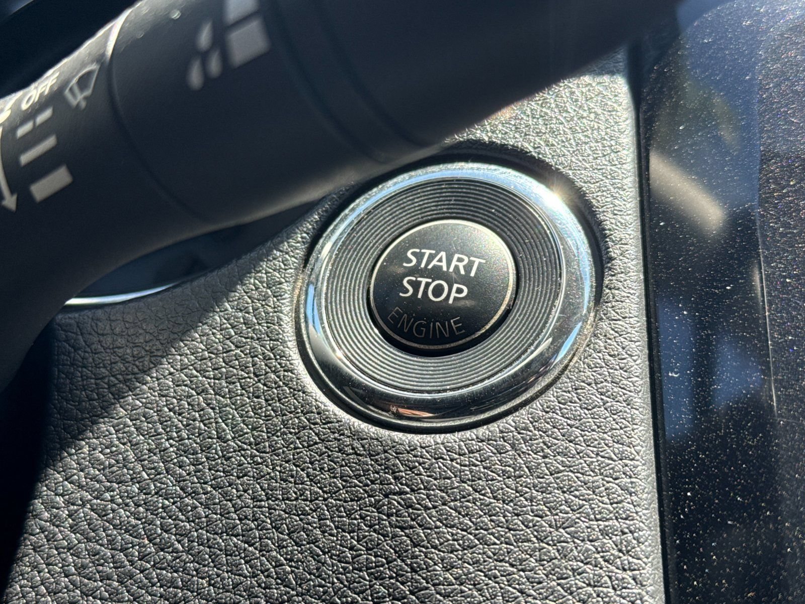 Used 2017 Nissan Rogue SV FWD image 21