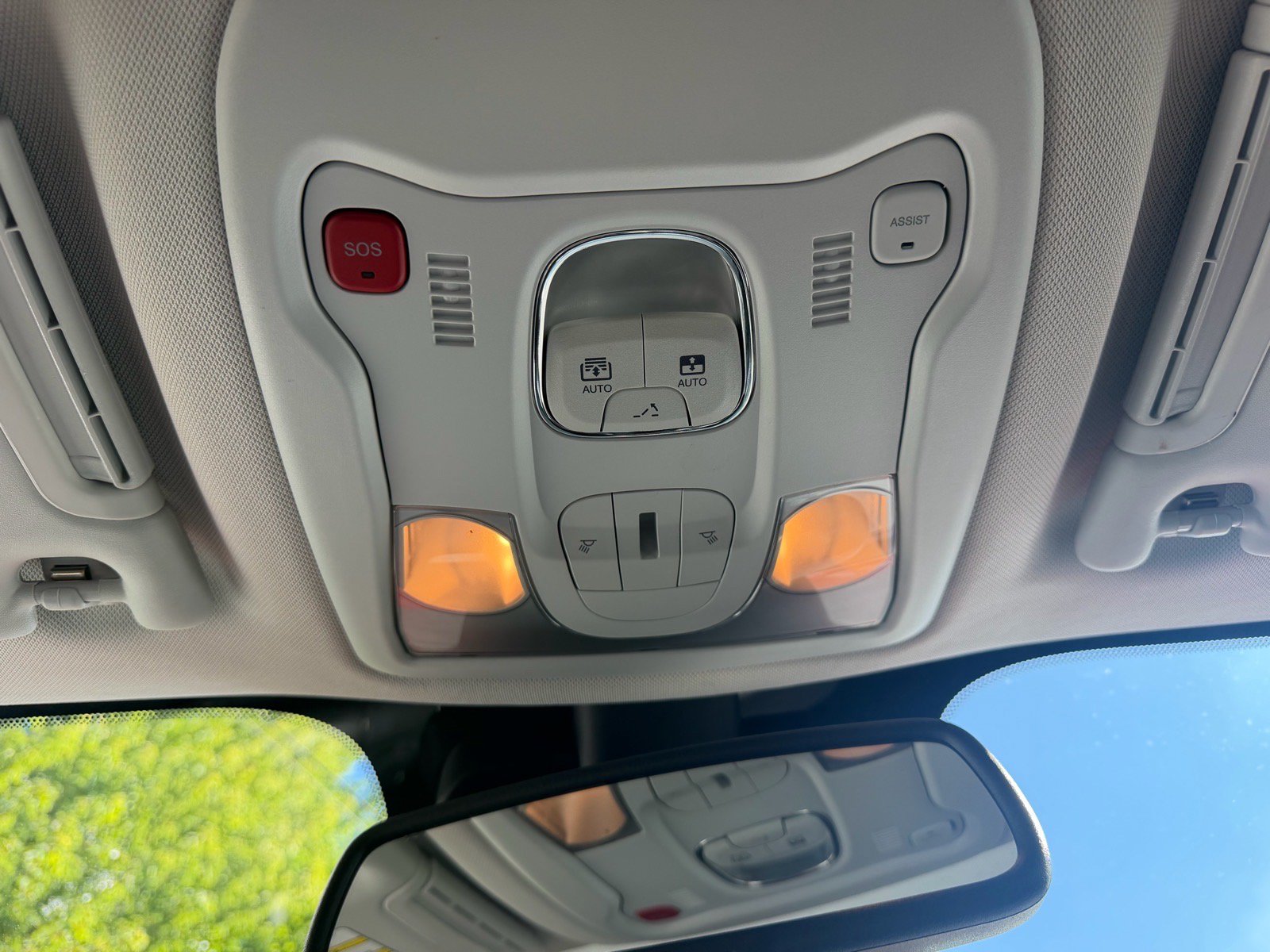 Used 2023 Jeep Renegade Latitude w/ Sun/Sound Group AWD/4WD image 47