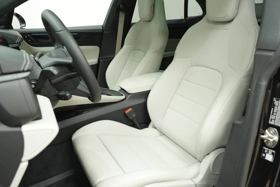 New 2026 Porsche Macan 4 Electric AWD/4WD image 5
