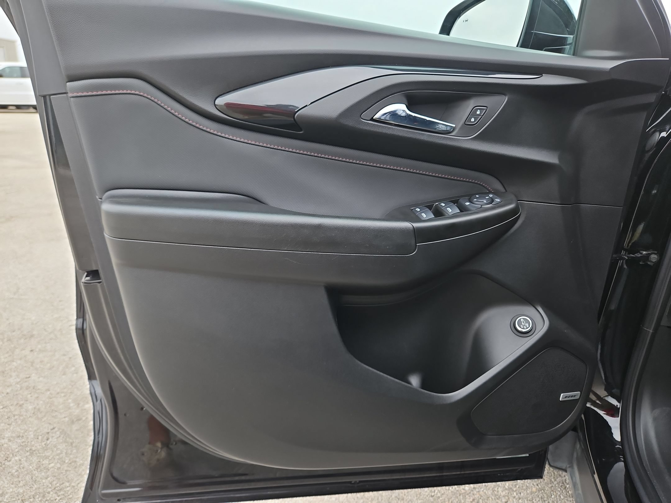 Used 2023 Chevrolet TrailBlazer RS w/ Sun and Liftgate Package FWD image 11