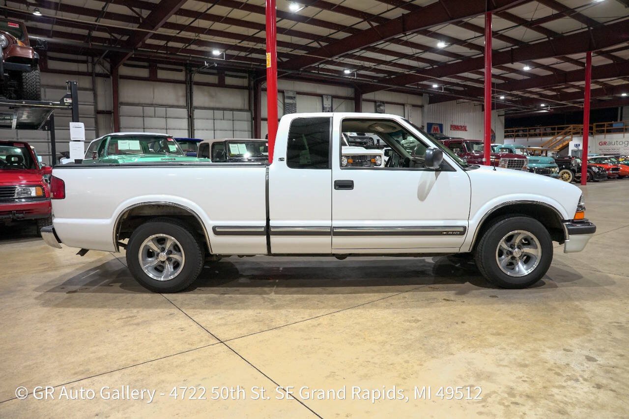 Used 2001 Chevrolet S10 Pickup LS w/ Preferred Equipment Group RWD image 10
