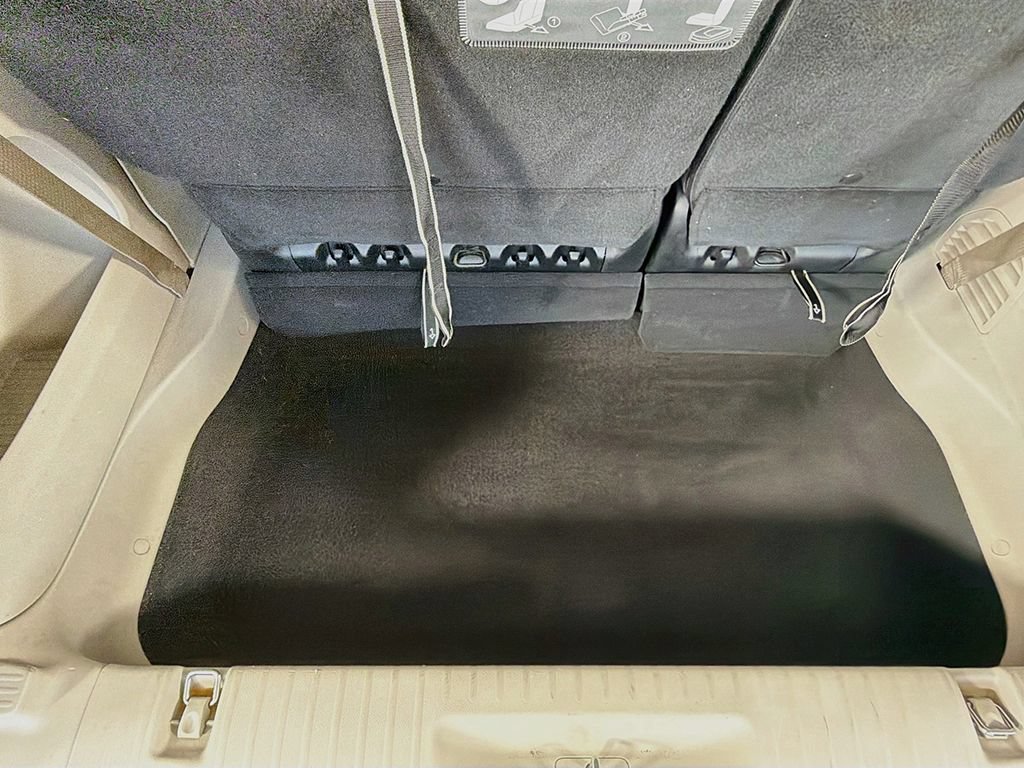 Used 2018 Chrysler Pacifica L FWD image 16