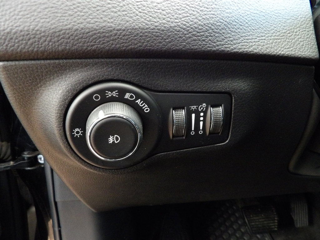 Used 2018 Jeep Compass Latitude w/ Popular Equipment Group AWD/4WD image 26